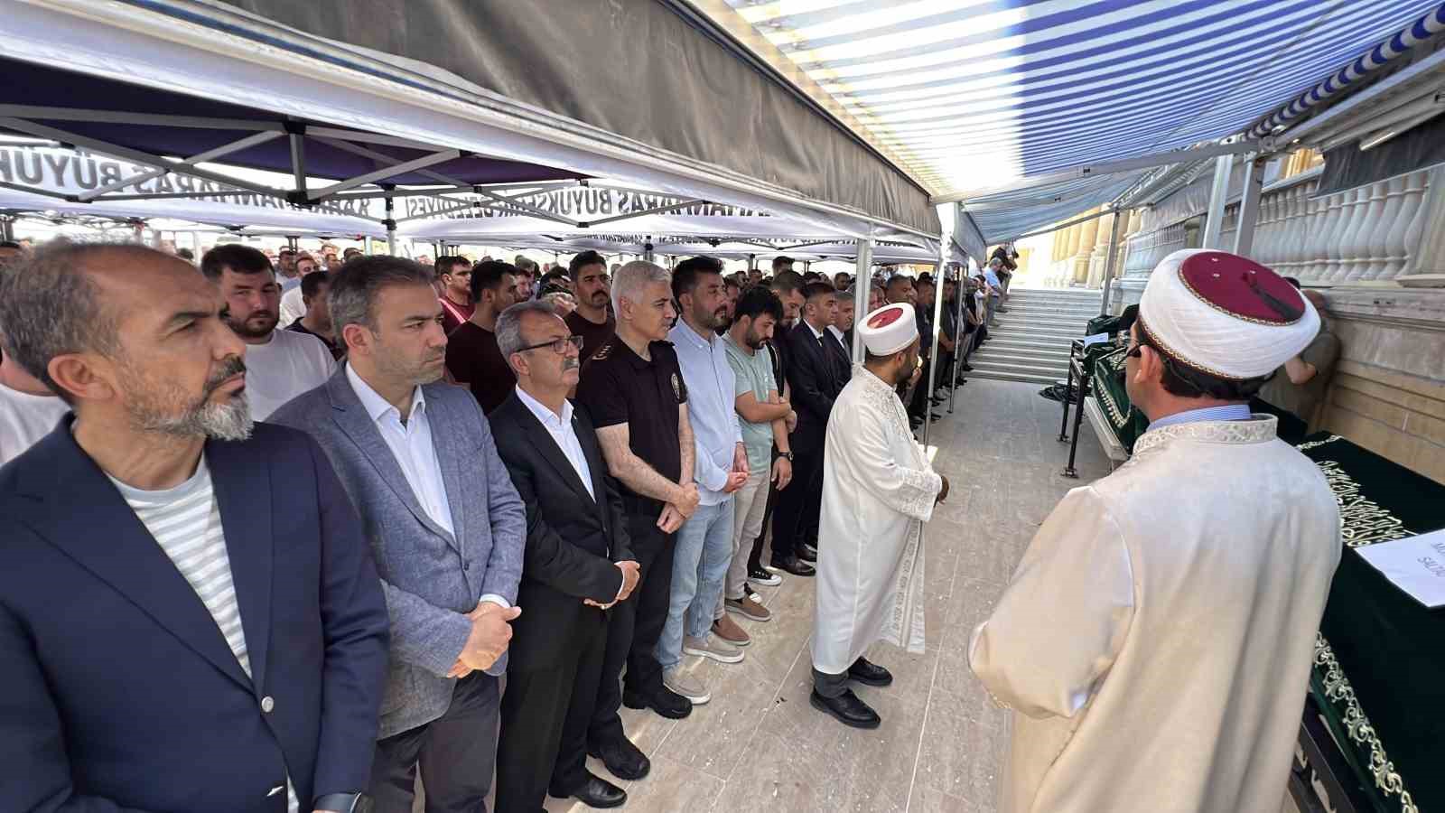 Yangında hayatını kaybeden engelli 3 kardeş toprağa verildi