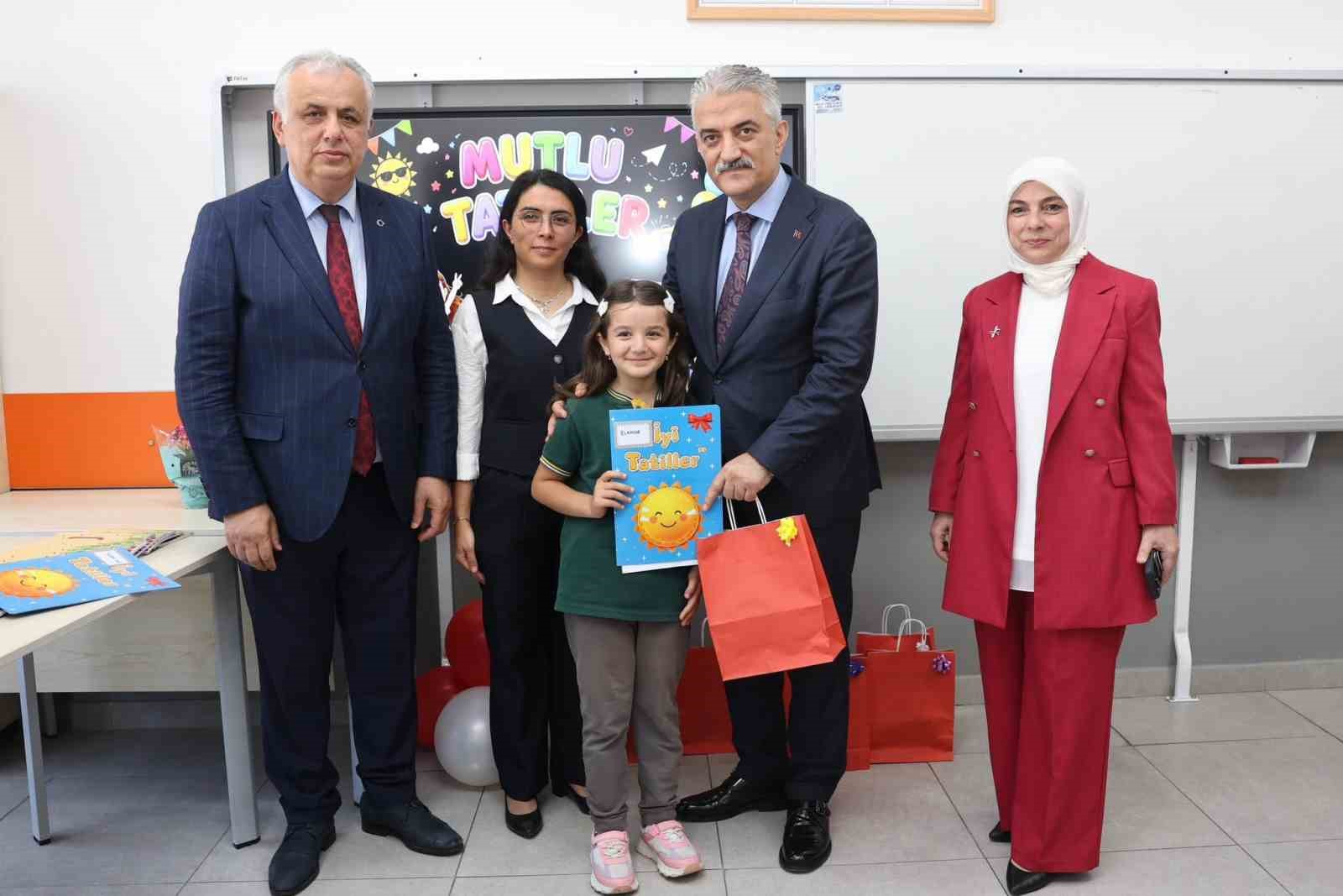 Vali Makas, İrfan Öztürk İlkokulu’nda karne sevincine ortak oldu