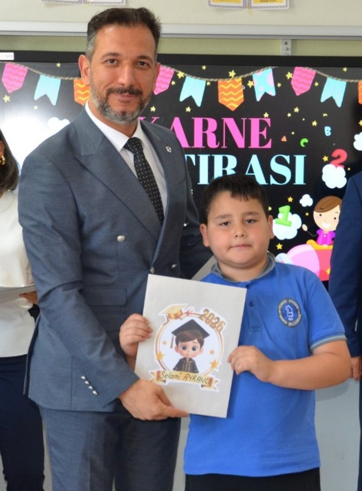Manisa’da 268 bin 553 öğrenci karne heyecanı yaşadı