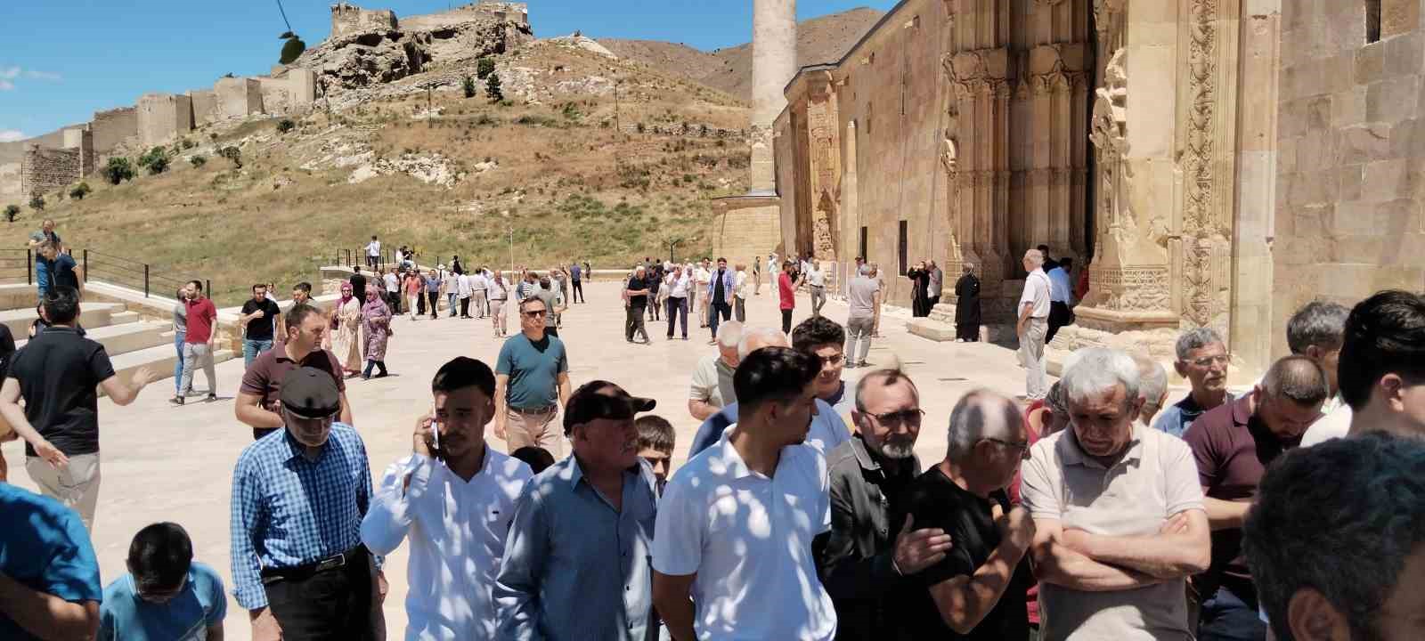 Sivas’ta vatandaşlara aşure dağıtıldı