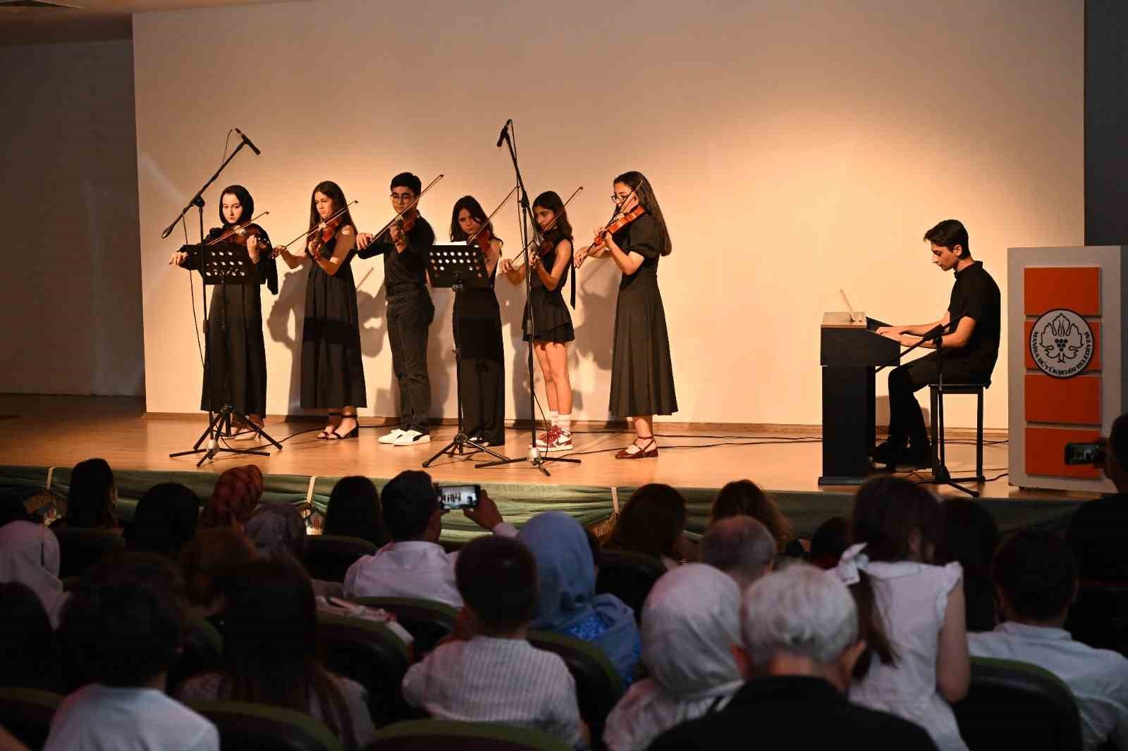 MASMEK kursiyerleri yıl boyunca öğrendiklerini sahneye taşıdı