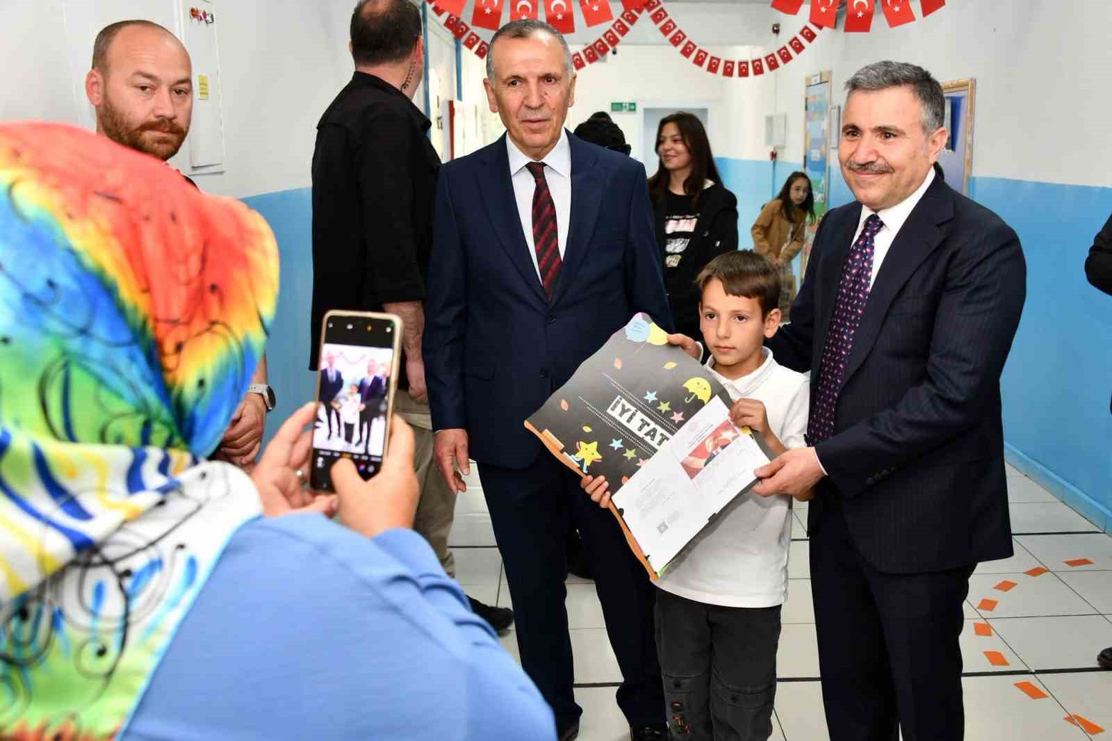 Gümüşhane’de 17 bin 183 öğrenci karne sevinci yaşadı