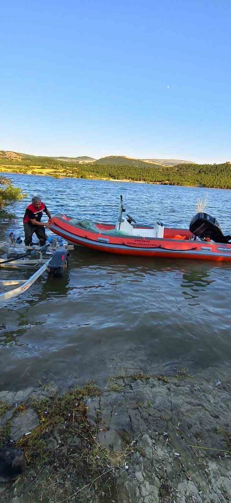 Çorum Barajı’nda 2 bin 800 metre ağ ele geçirildi