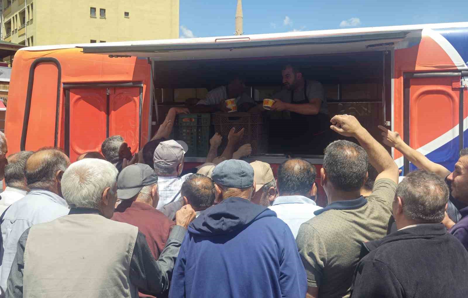 Alaca Belediyesi’nden vatandaşlara aşure ikramı