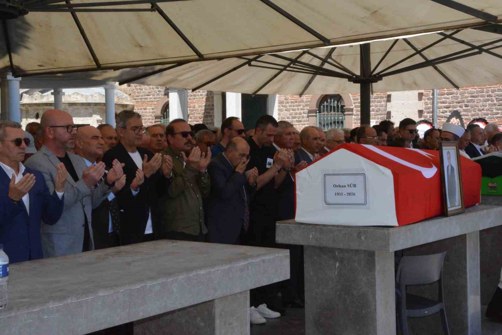 Bir cenaze, tek parti, 2 genel başkan