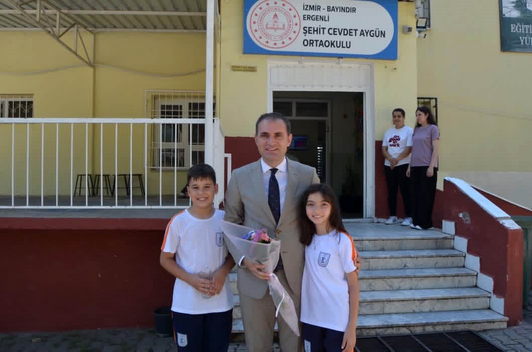 Bayındır’da 5 bin 931 öğrenci karne sevinci yaşadı