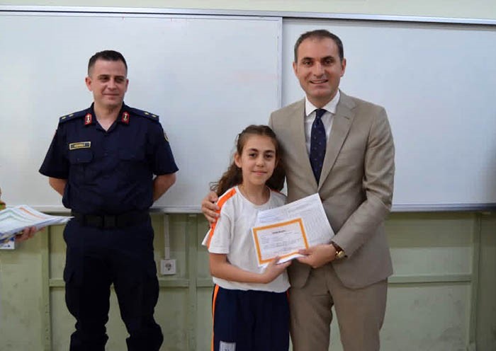 Bayındır’da 5 bin 931 öğrenci karne sevinci yaşadı