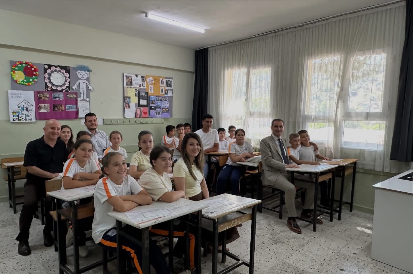 Bayındır’da 5 bin 931 öğrenci karne sevinci yaşadı