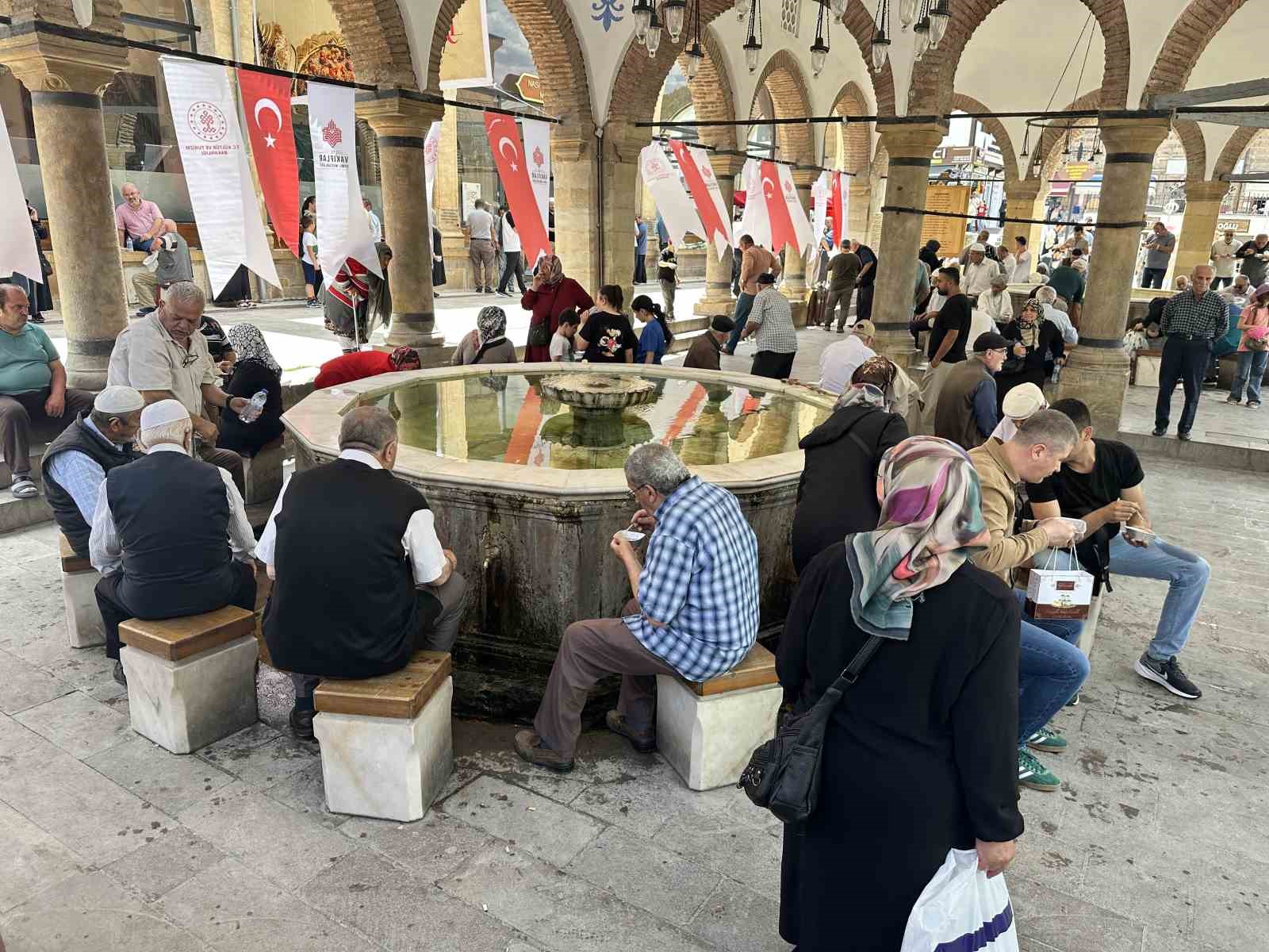 Kastamonu’da binlerce vatandaşa aşure ikramı