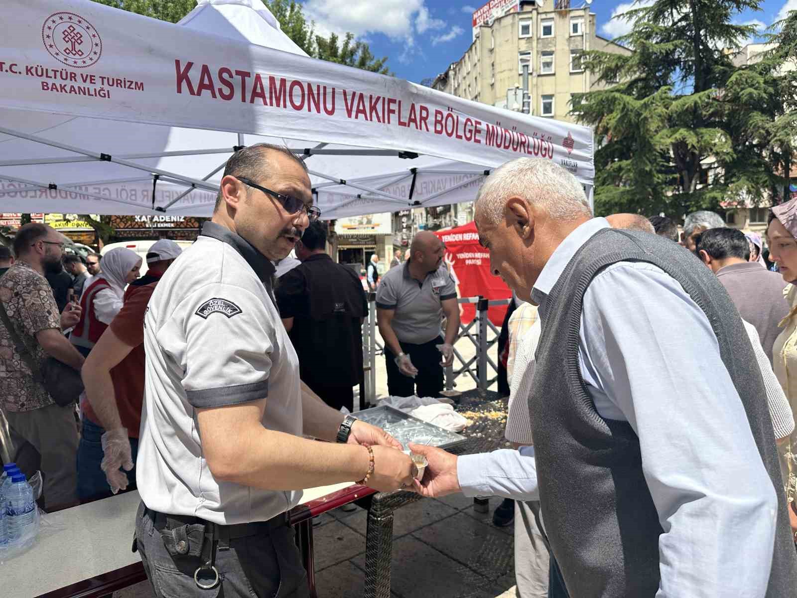 Kastamonu’da binlerce vatandaşa aşure ikramı