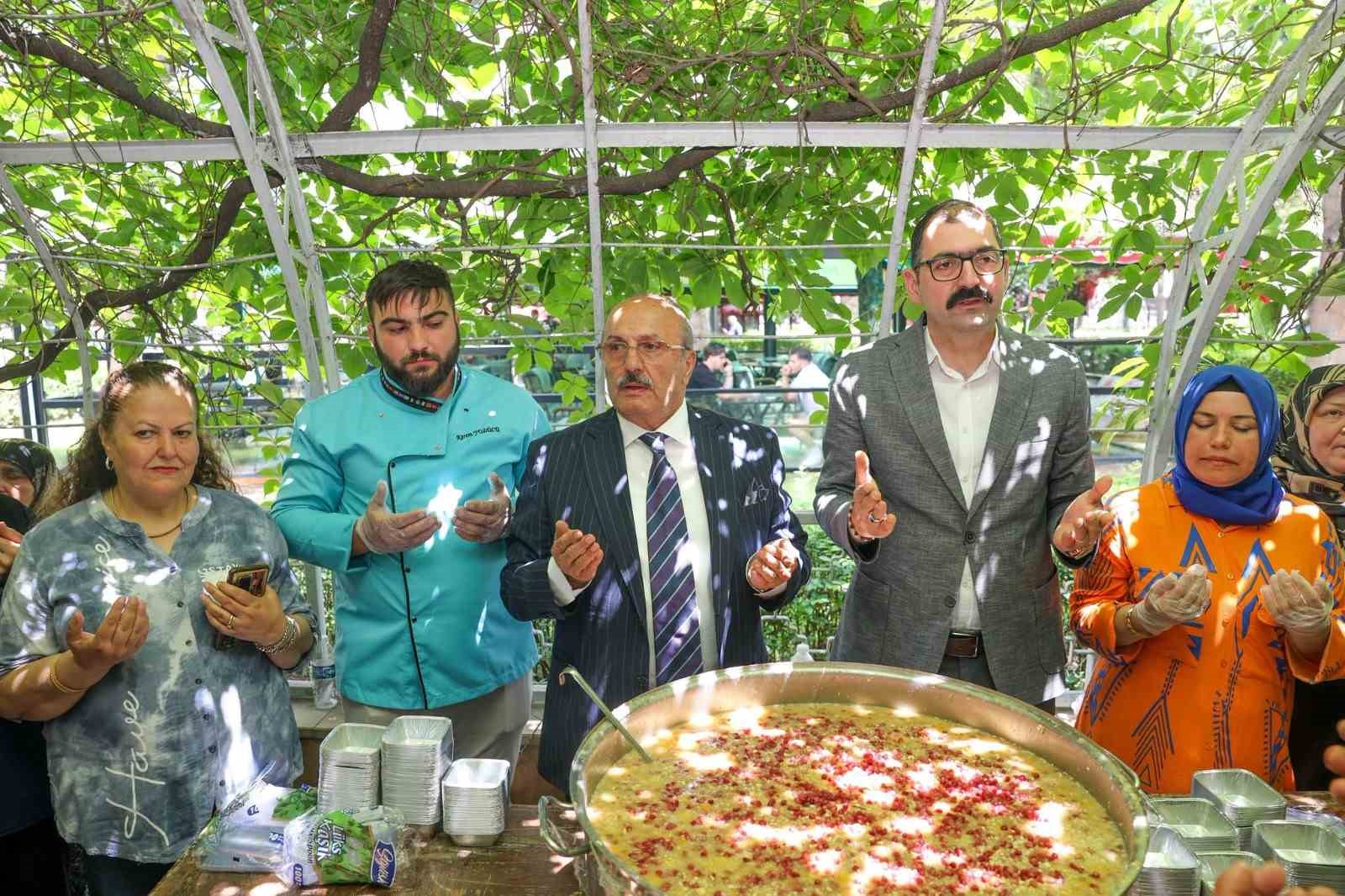 Kastamonu’da binlerce vatandaşa aşure ikramı