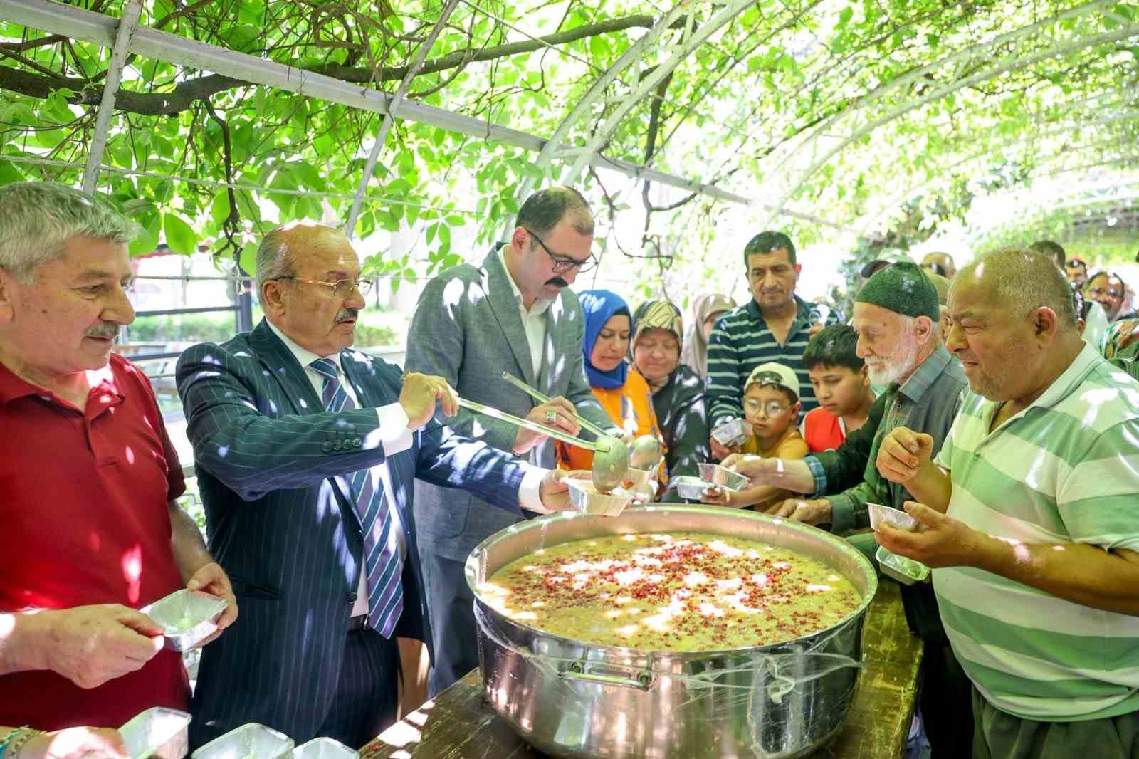 Kastamonu’da binlerce vatandaşa aşure ikramı