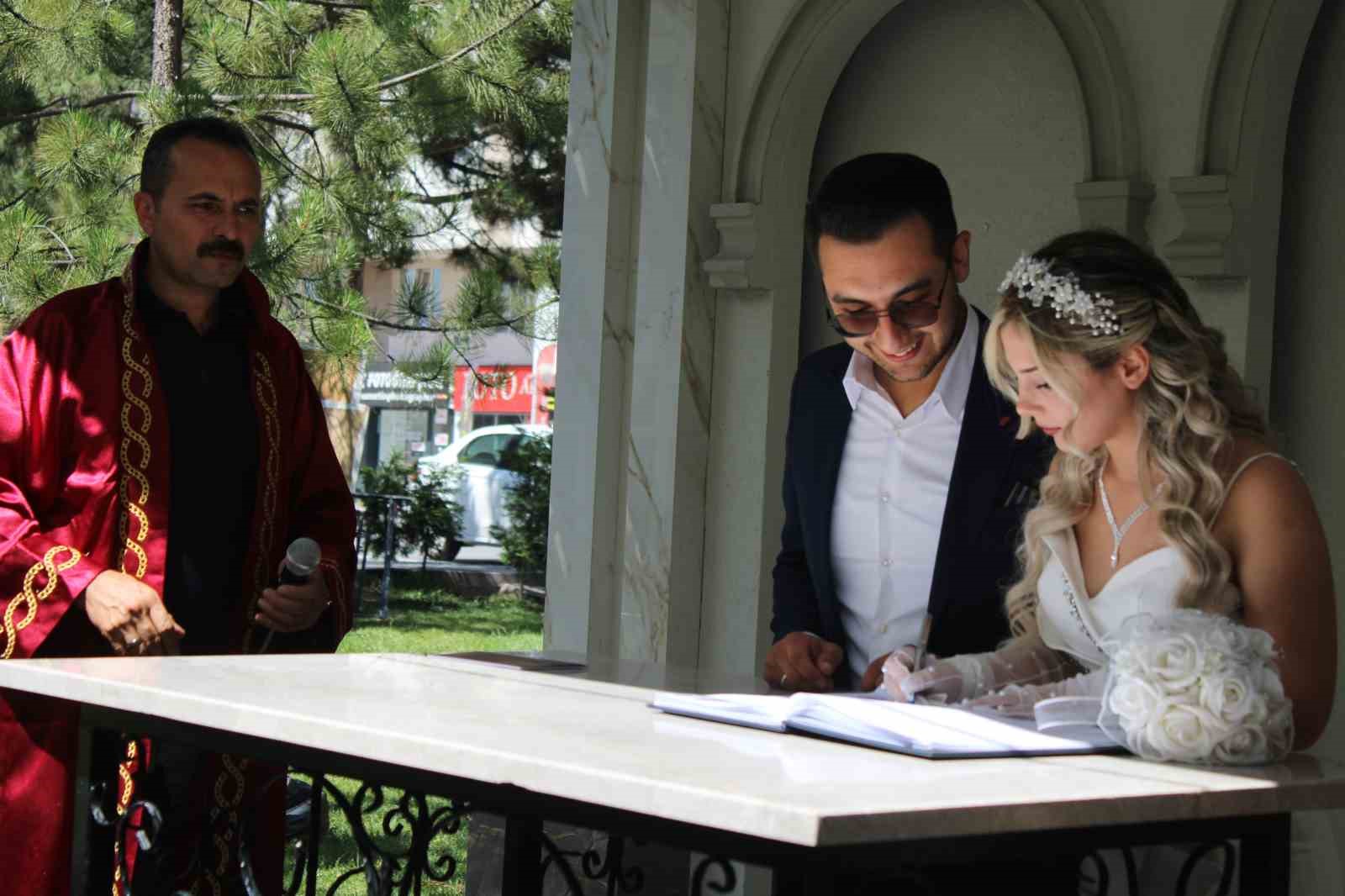 Evlendirme dairelerinde 26.06.2026 yoğunluğu