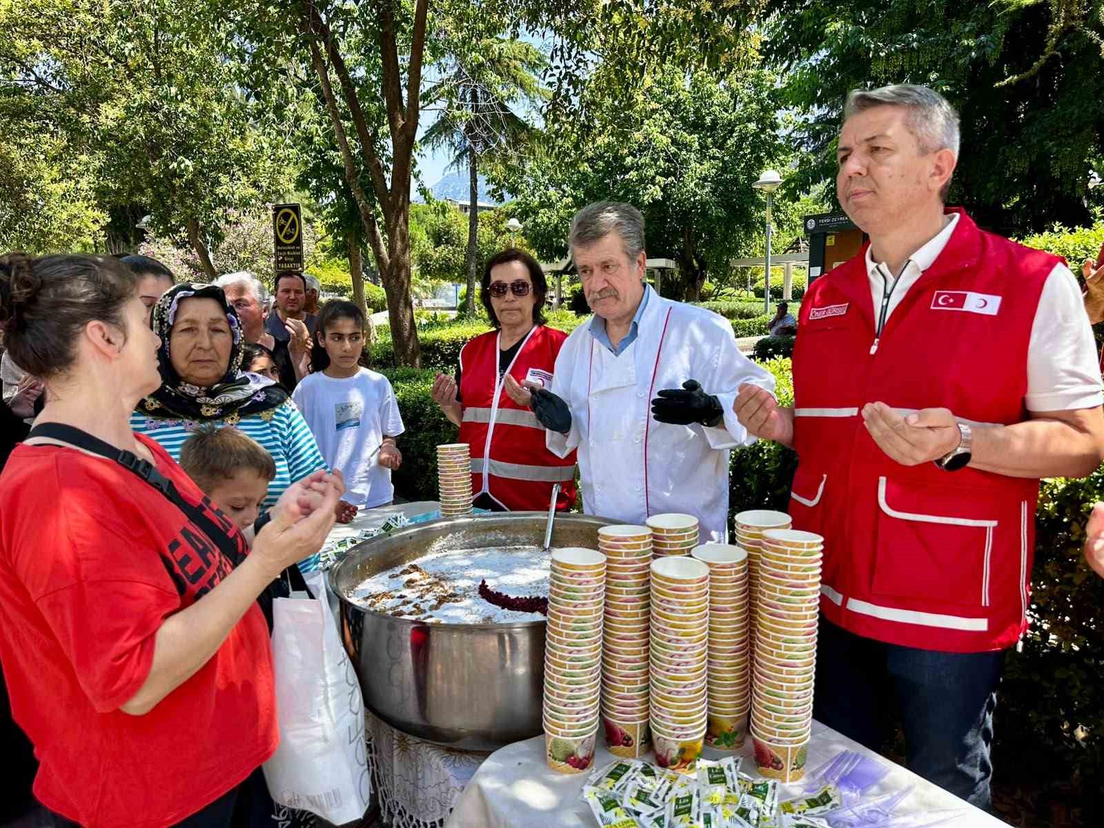 Kızılay’dan bin kişilik aşure ikramı