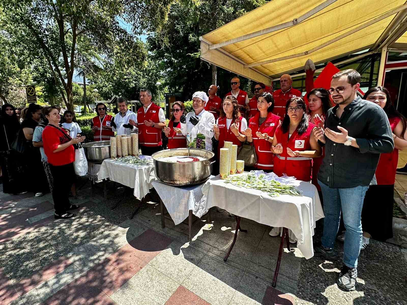 Kızılay’dan bin kişilik aşure ikramı