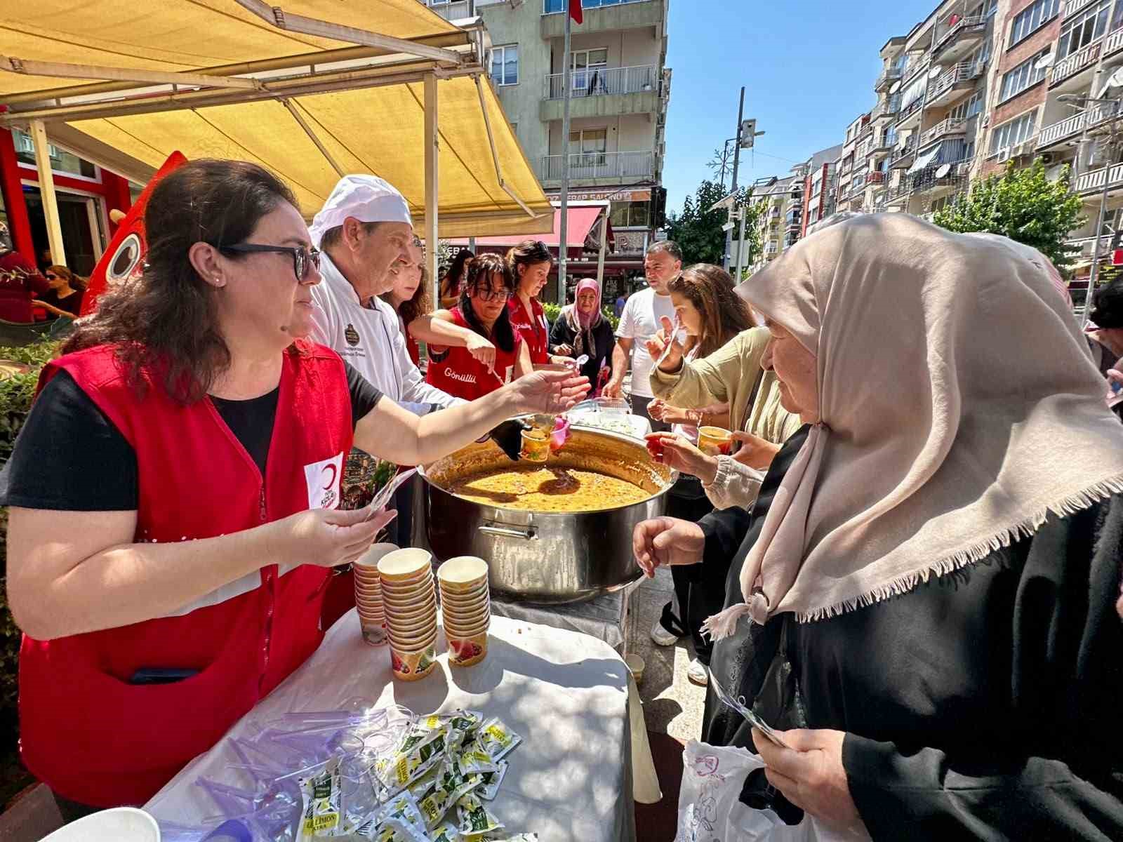 Kızılay’dan bin kişilik aşure ikramı