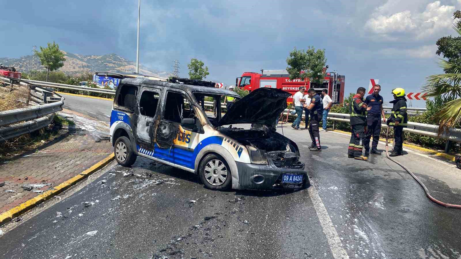 Polis aracı alevlere teslim oldu