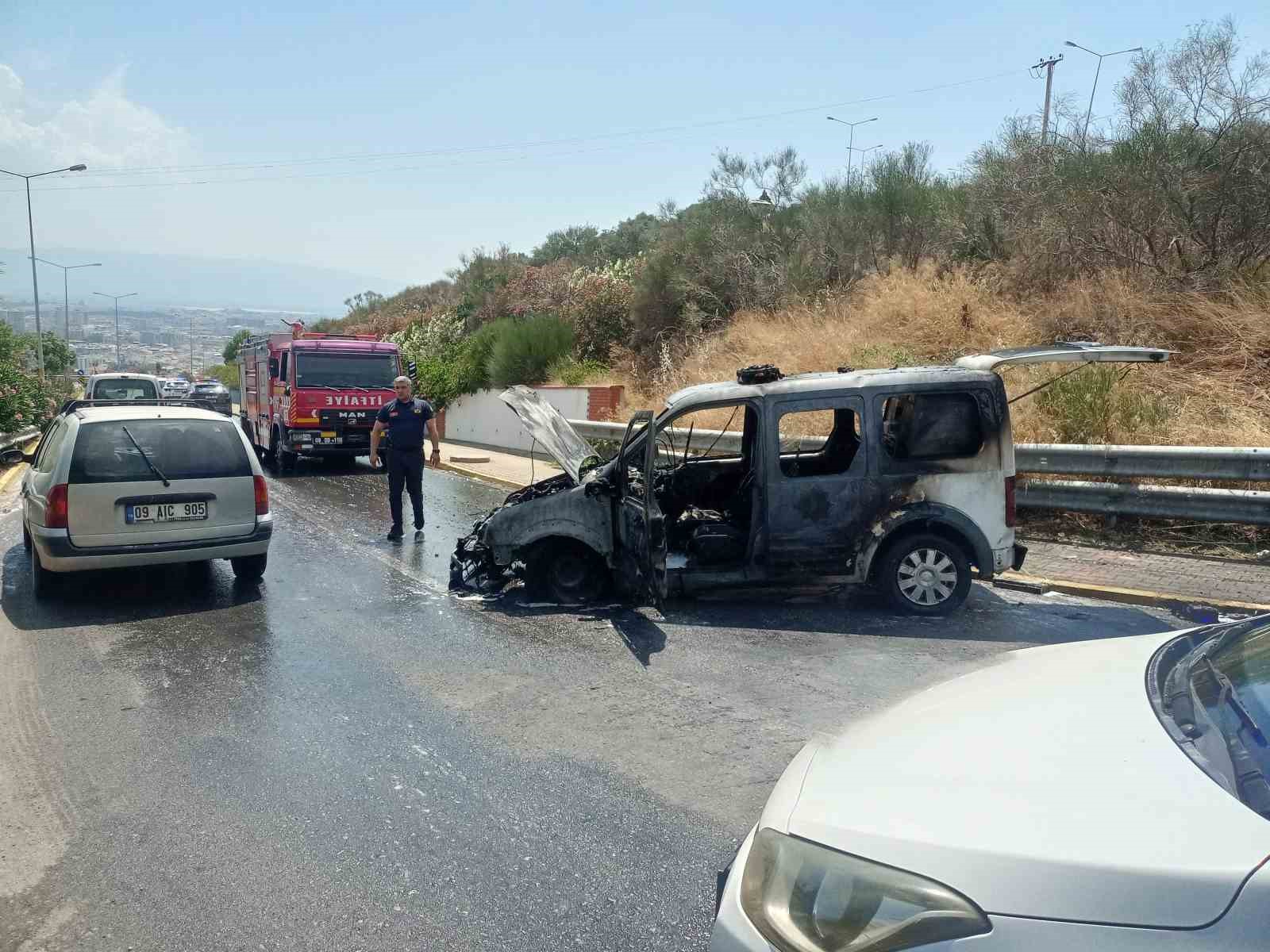 Polis aracı alevlere teslim oldu