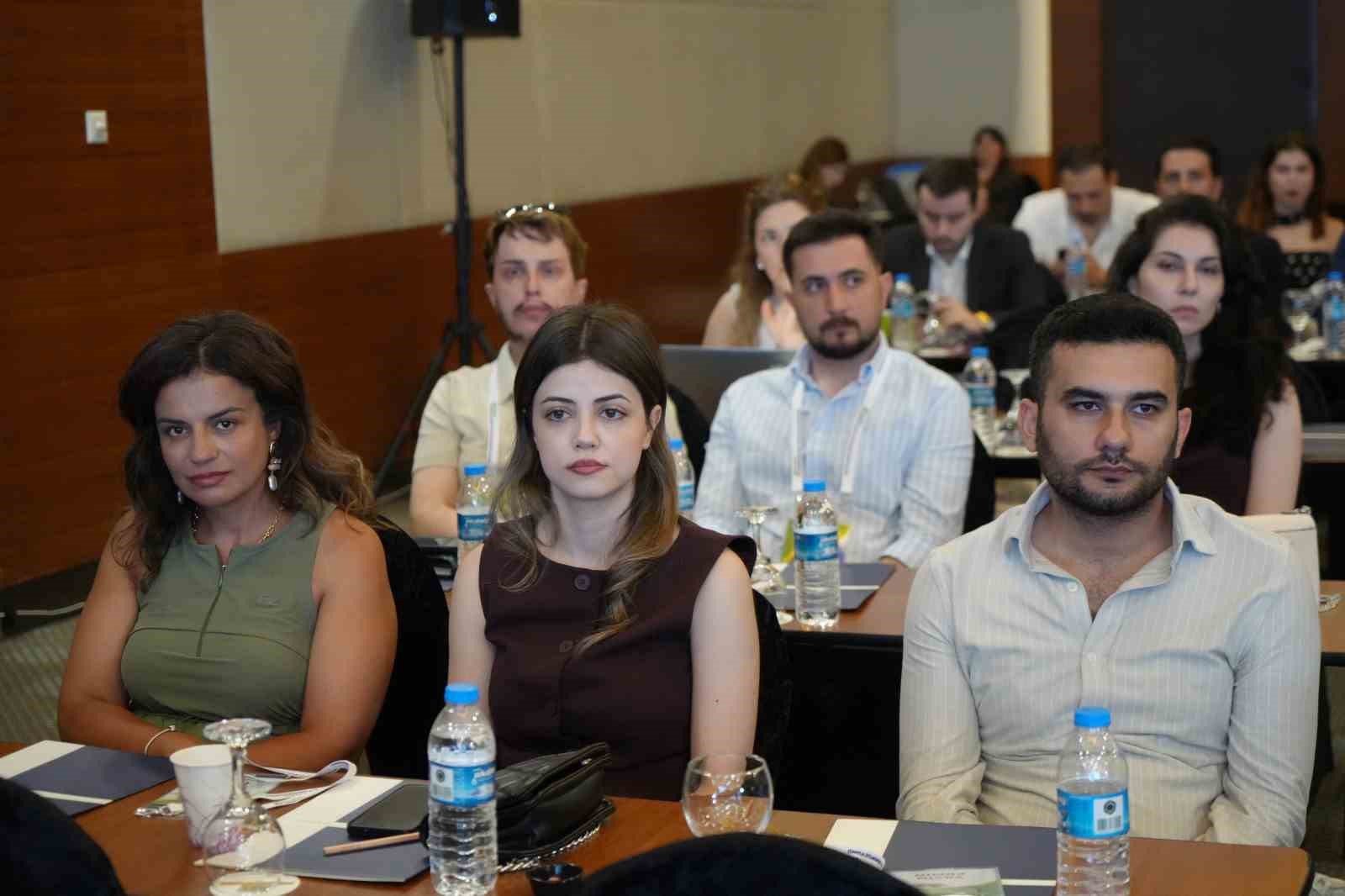 Prof. Dr. Özden: "Kalp-damar sağlığını olumsuz etkileyen, eklemlere geri dönülmez hasar verebilen sedef hastalığı tamamen iyileştirilebiliyor"