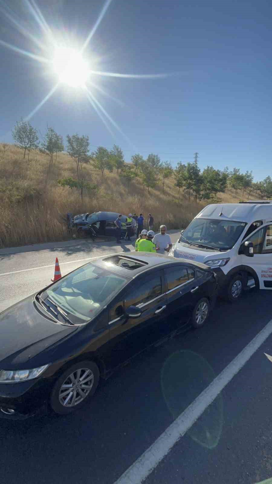 İki ayrı yerde 8 araçlı zincirleme kaza: 3 yaralı