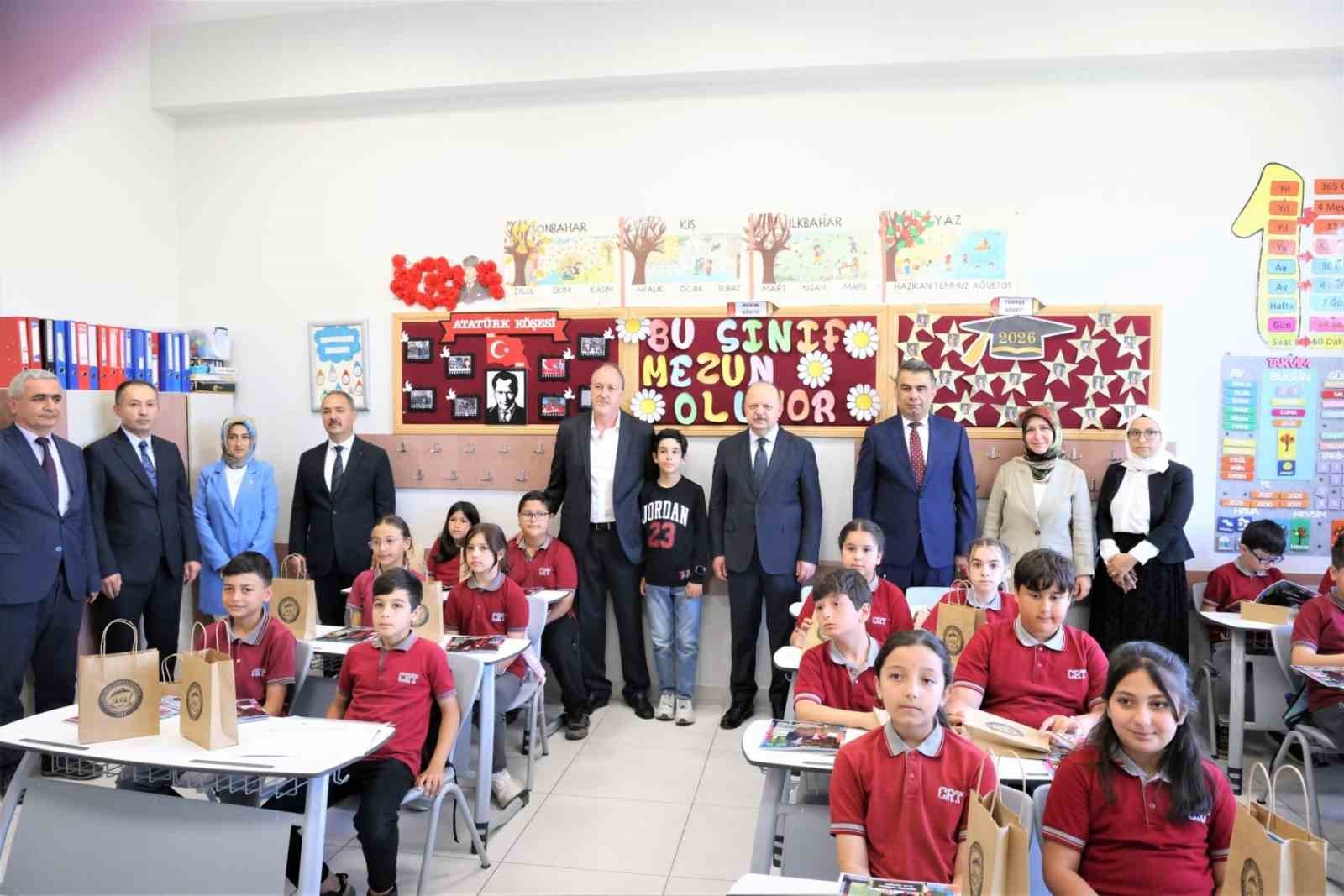 Kastamonu’da 52 binden fazla öğrenci karne heyecanı yaşadı