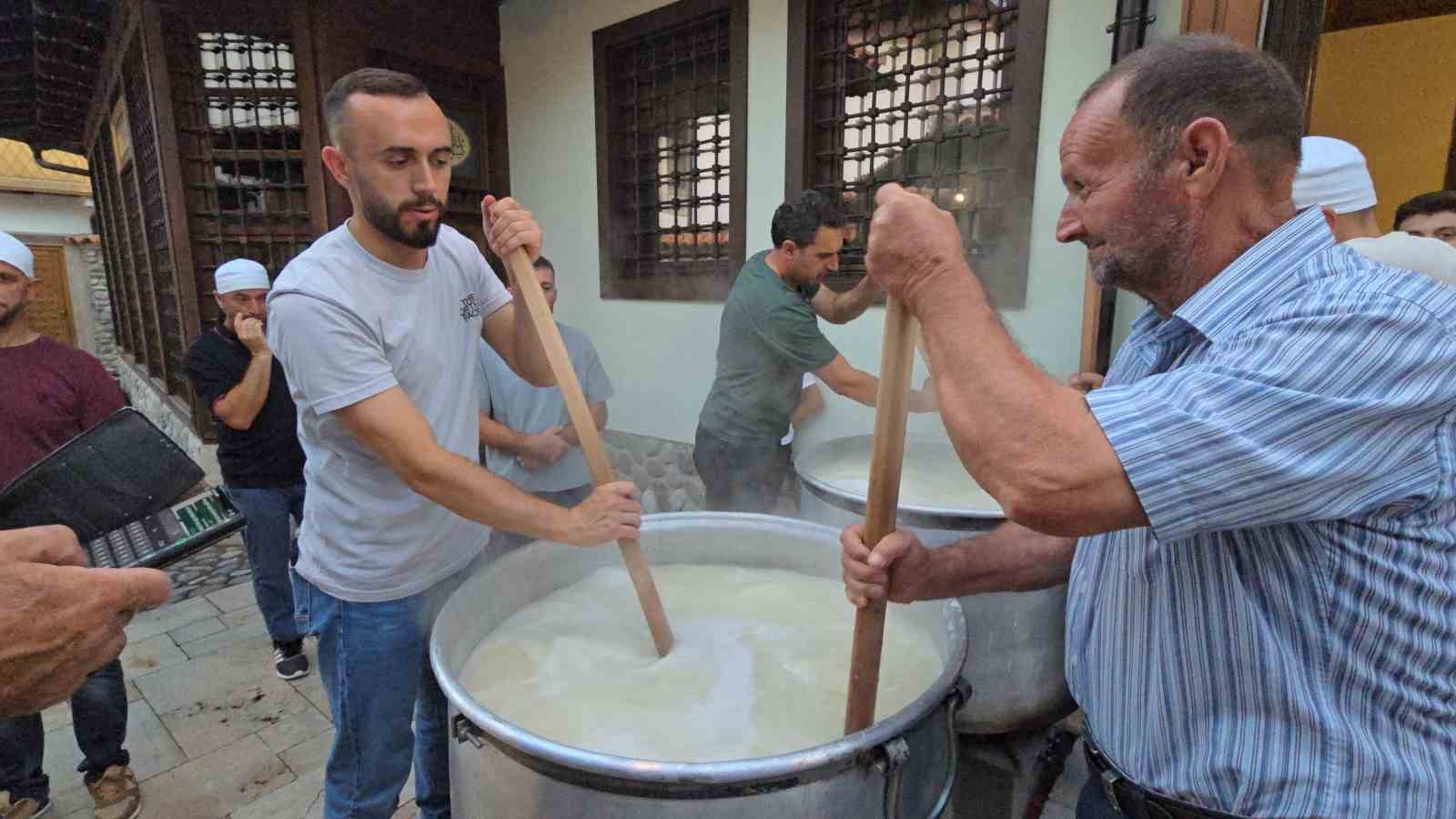 Kosova’da Osmanlı mirası tekkede aşure kazanları kaynatıldı