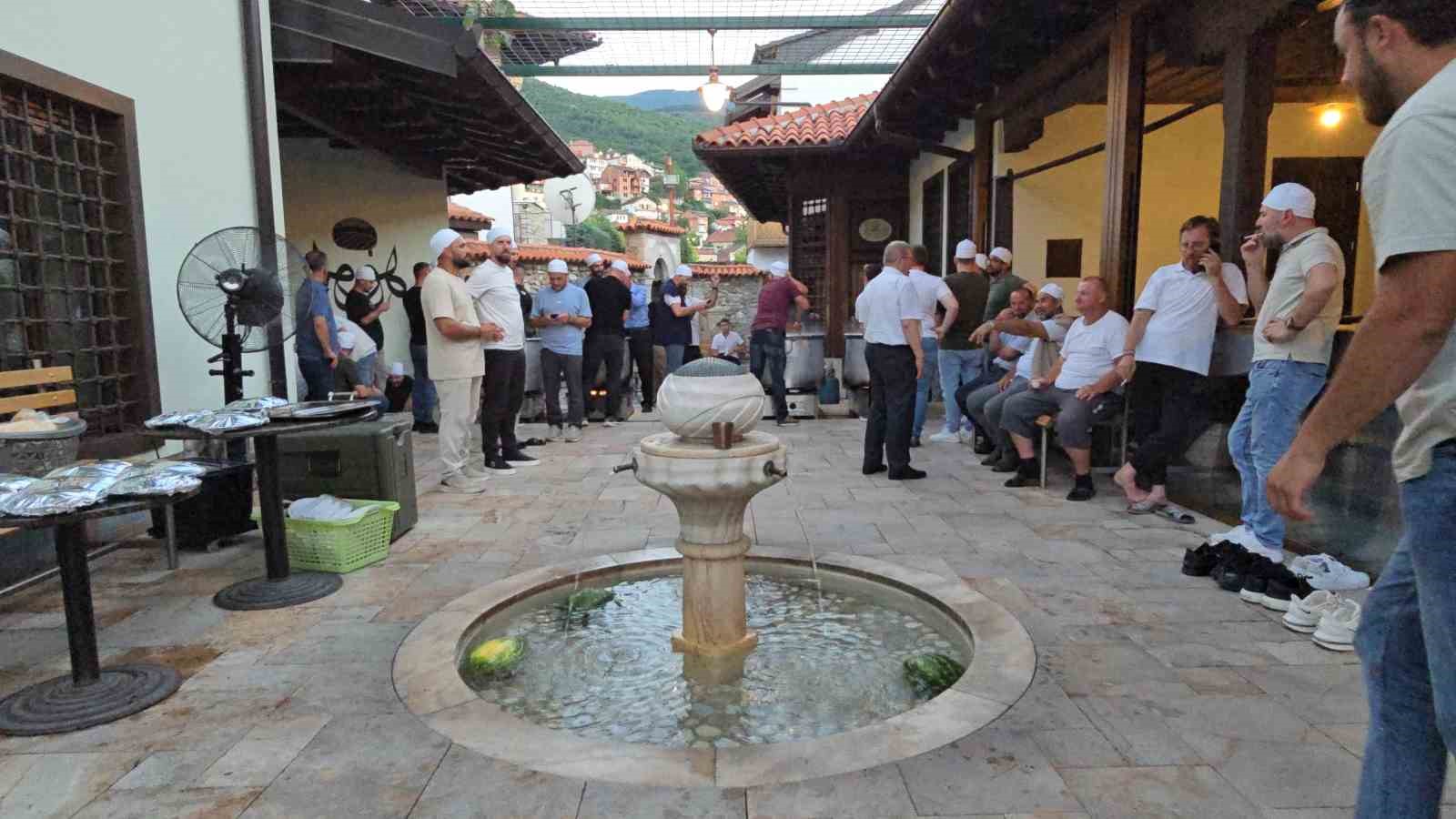 Kosova’da Osmanlı mirası tekkede aşure kazanları kaynatıldı