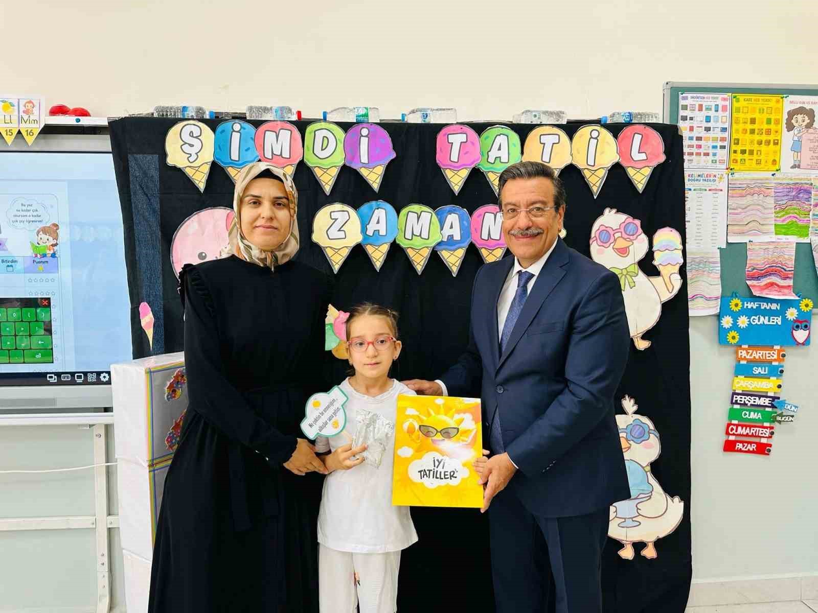 Burhaniye’de karne sevinci yaşandı