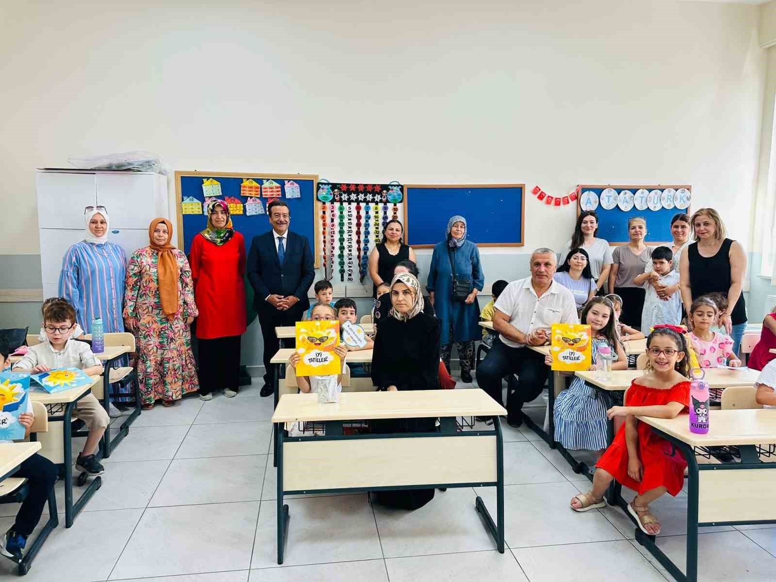 Burhaniye’de karne sevinci yaşandı