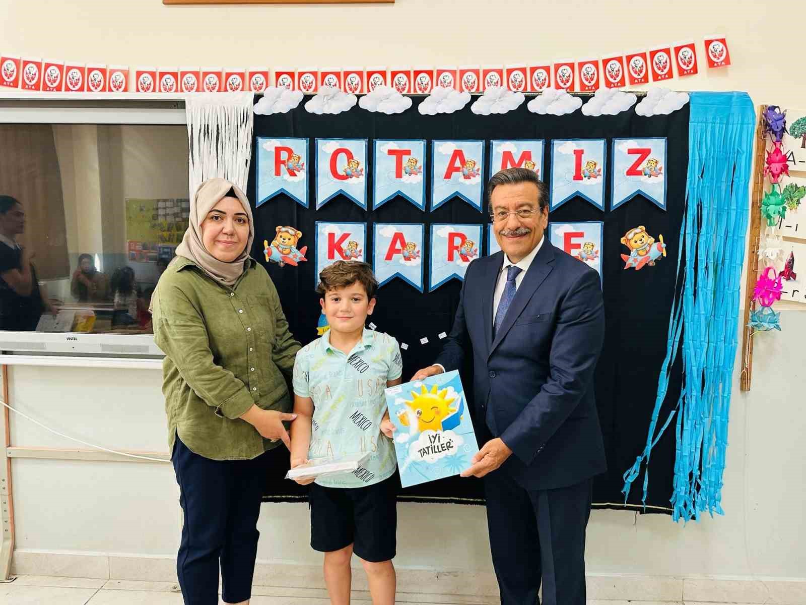 Burhaniye’de karne sevinci yaşandı