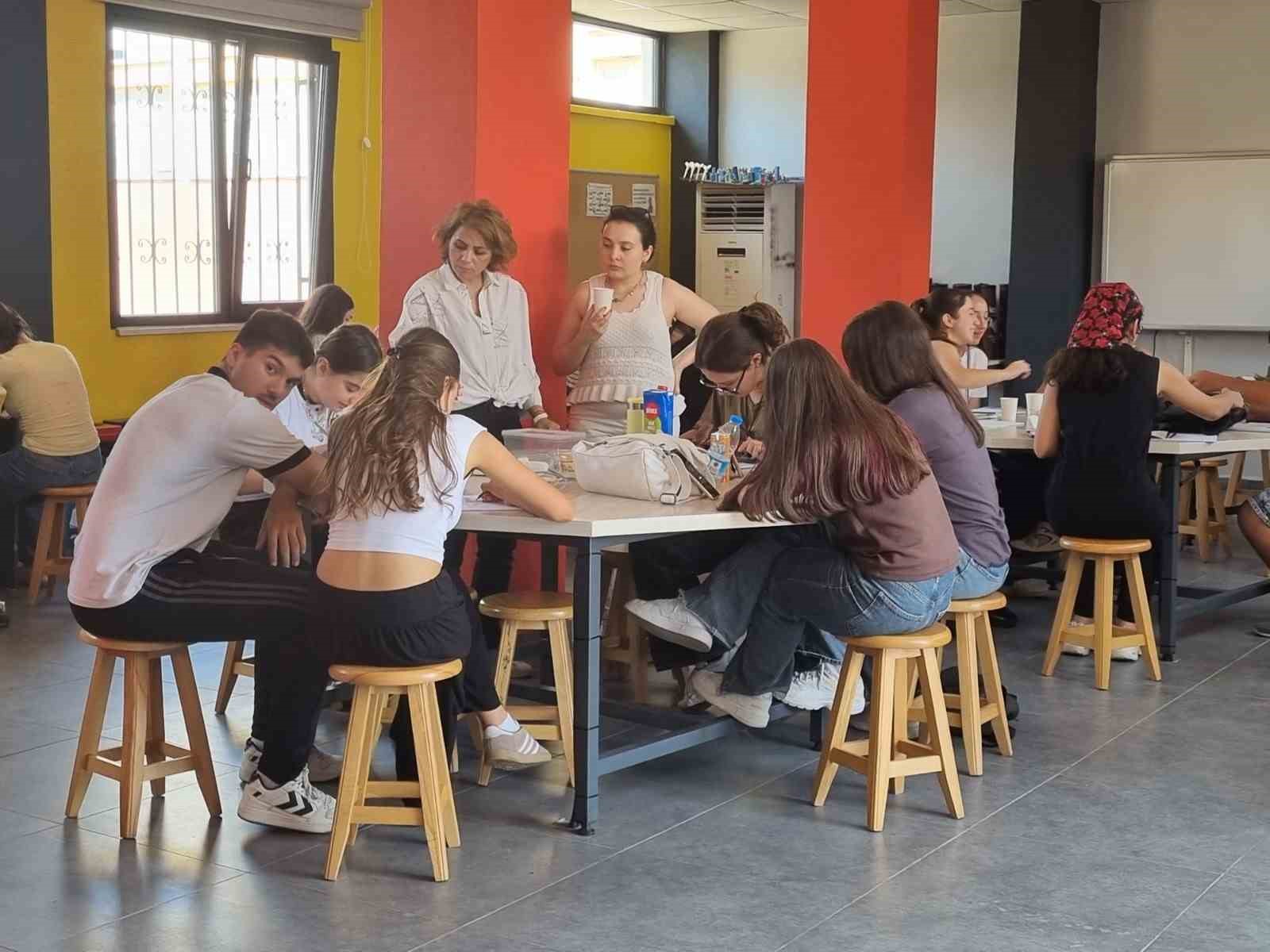 Ayvalık’ın Endüstriyel Mirası öğrencilerin eskizleriyle yeniden keşfedildi