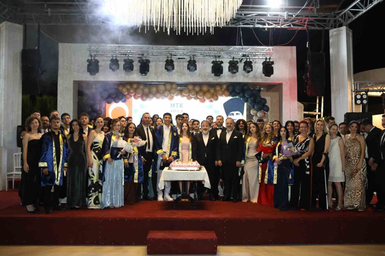 MTK Koleji’nde hem mezuniyet hem karne heyecanı