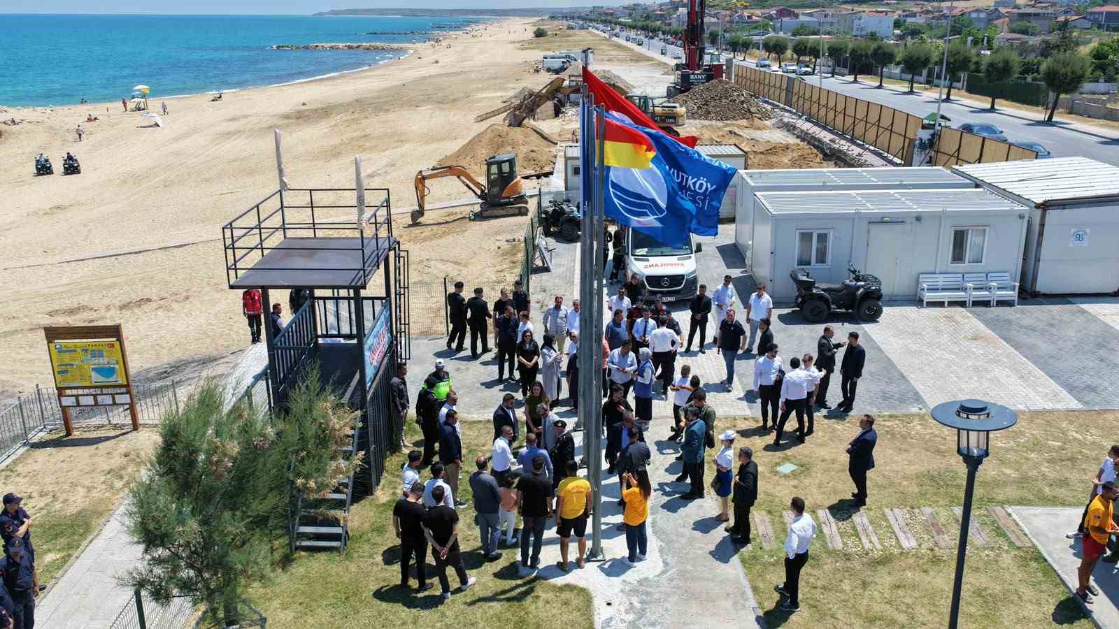 Arnavutköy’ün Mavi Bayraklı Karaburun sahili, İstanbul’un yeni gözdesi