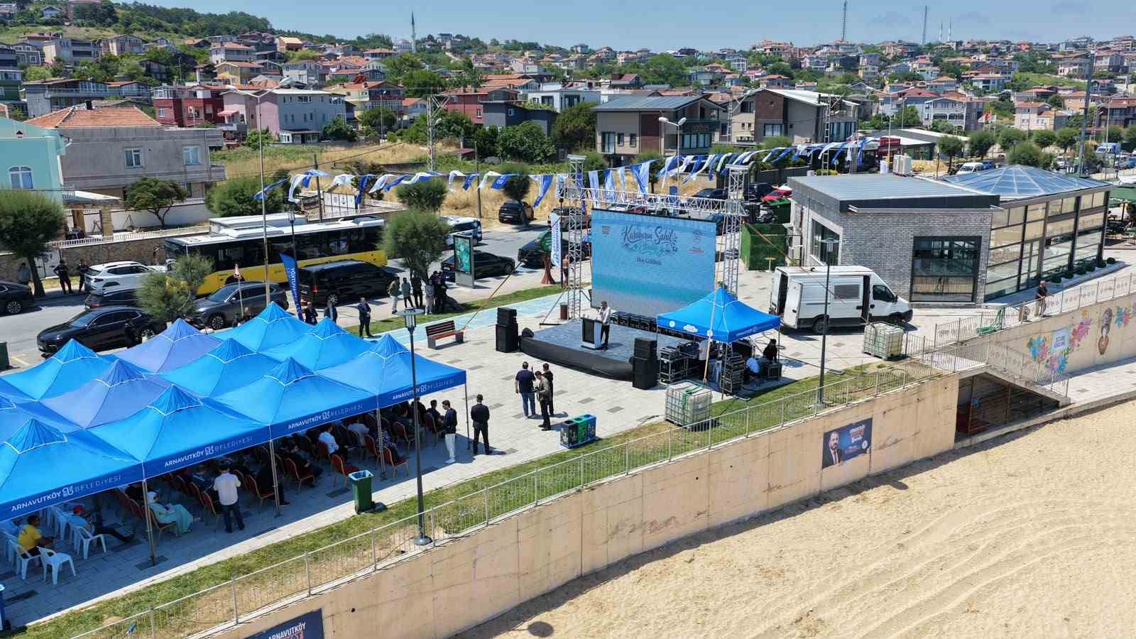 Arnavutköy’ün Mavi Bayraklı Karaburun sahili, İstanbul’un yeni gözdesi