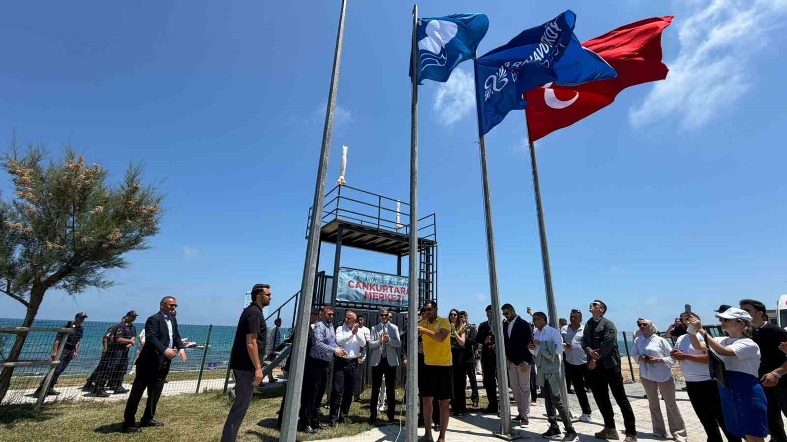 Arnavutköy’ün Mavi Bayraklı Karaburun sahili, İstanbul’un yeni gözdesi