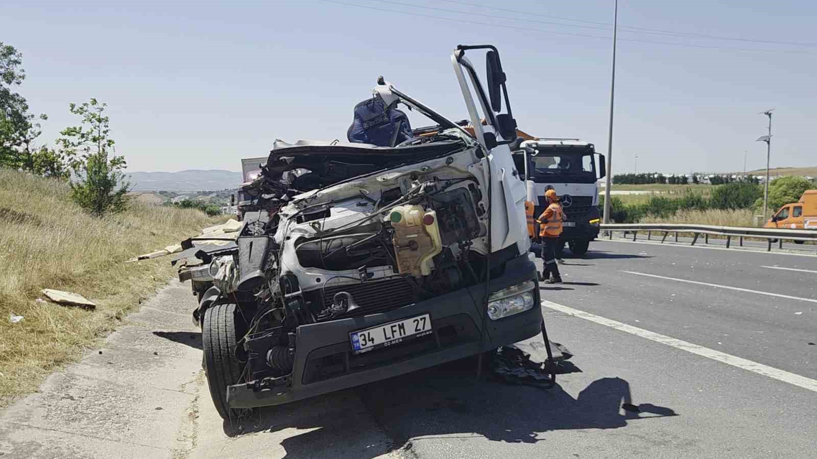 Büyükçekmece’de 4 aracın karıştığı zincirleme kaza: 1 yaralı