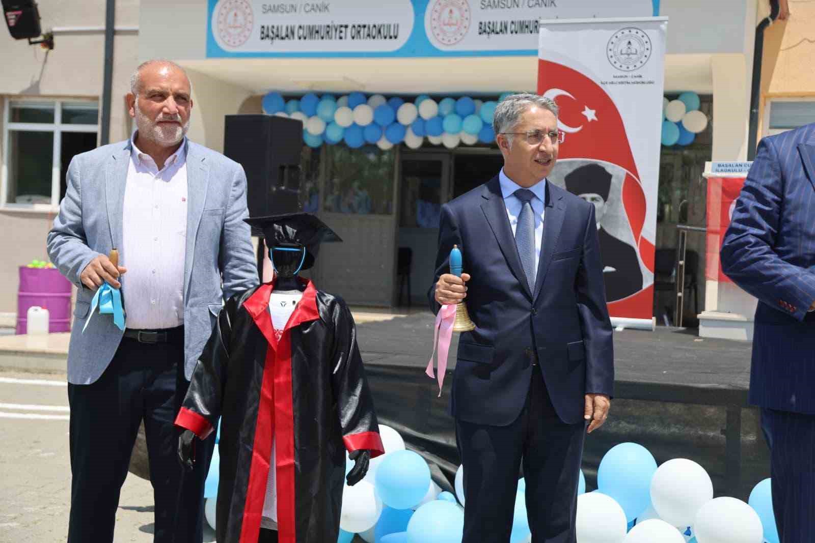 Başkan Sandıkçı, öğrencilerin karne heyecanına ortak oldu