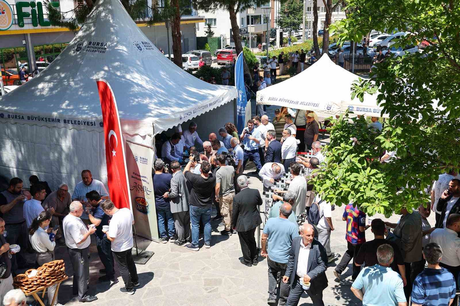 Bursa Büyükşehir’den 17 ilçede aşure ikramı