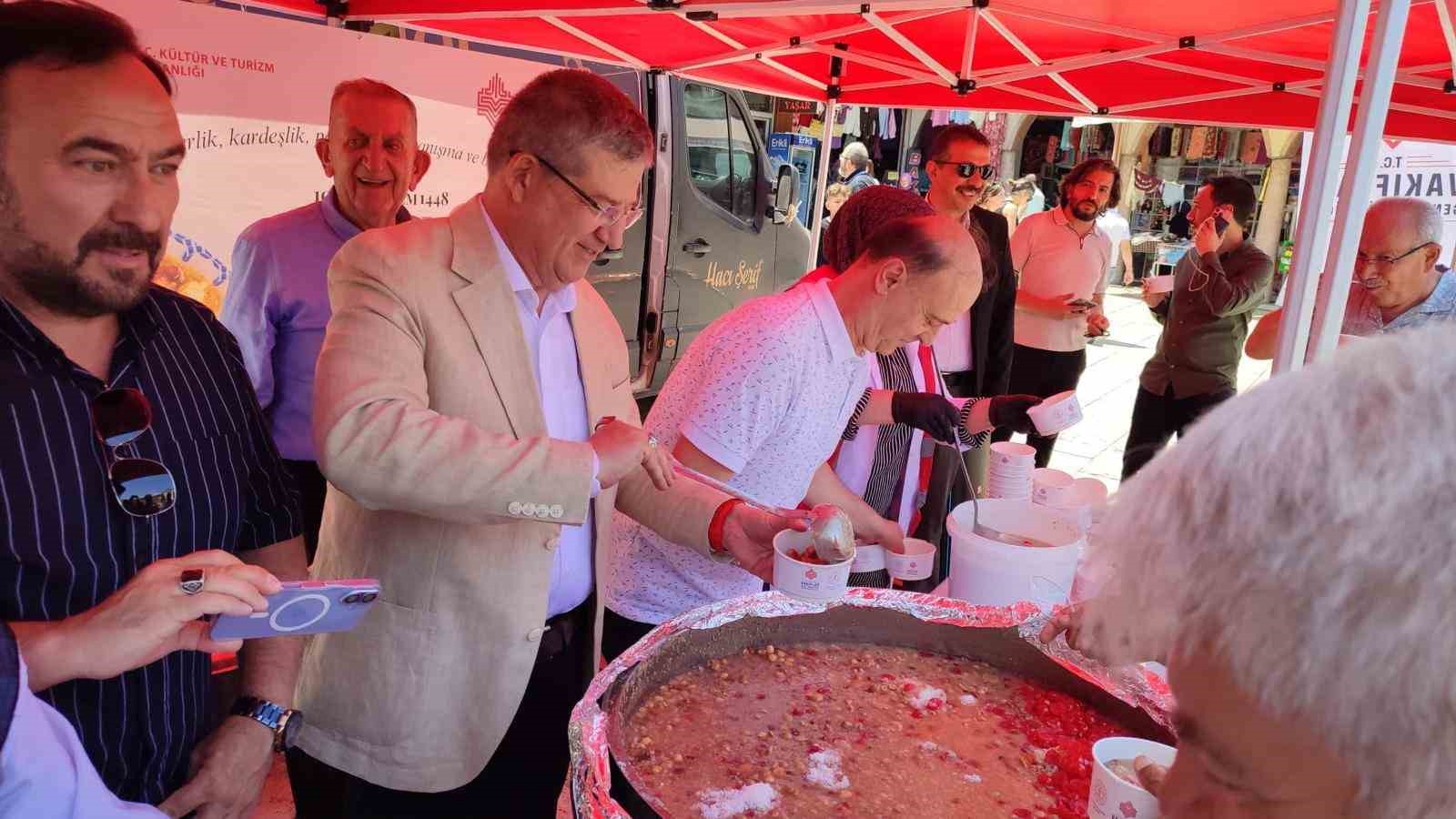 Denizli’de Muharrem ayının bereketi aşure ikramıyla paylaşıldı