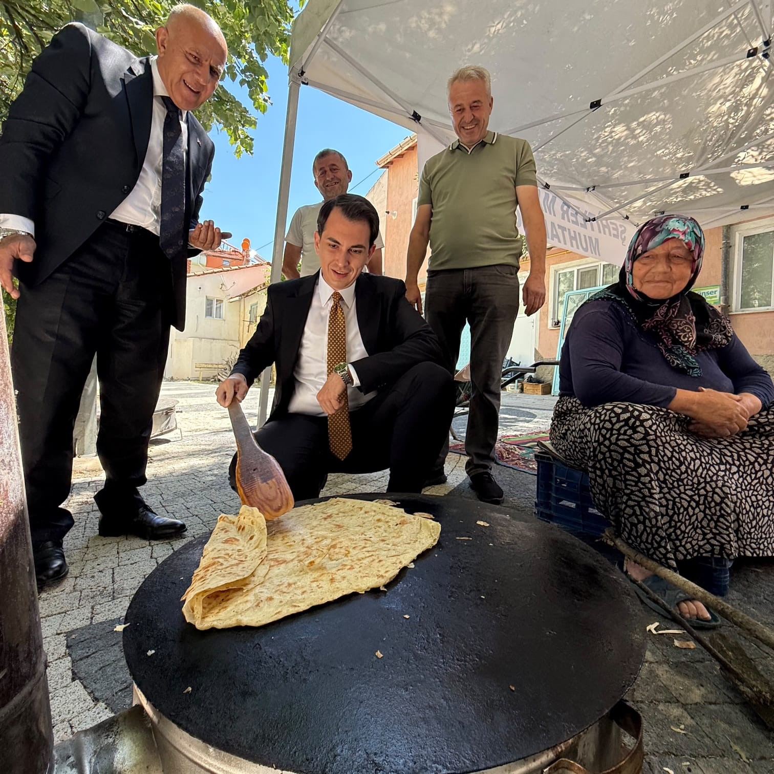 Hisarcık Şehitler Mahallesi’nde gözleme hayrı ve aşure ikramı