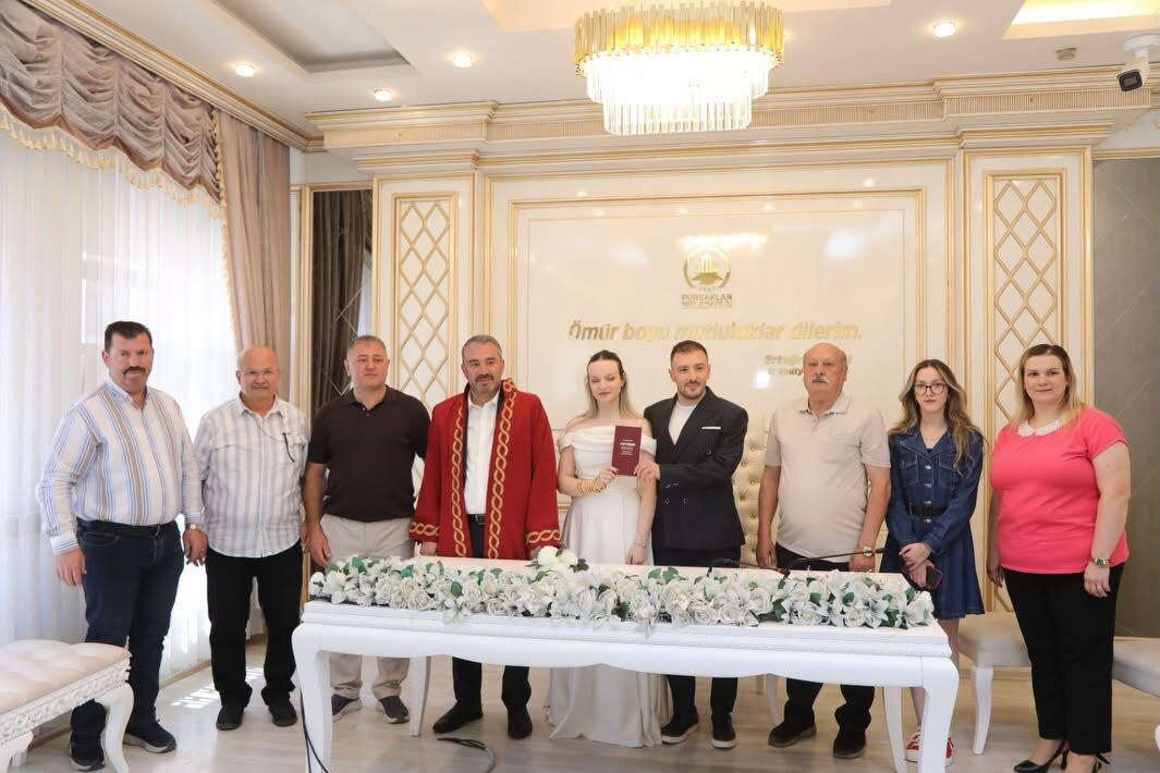 Belediyeden popüler tarihte nikah kıyan çiftlere jest