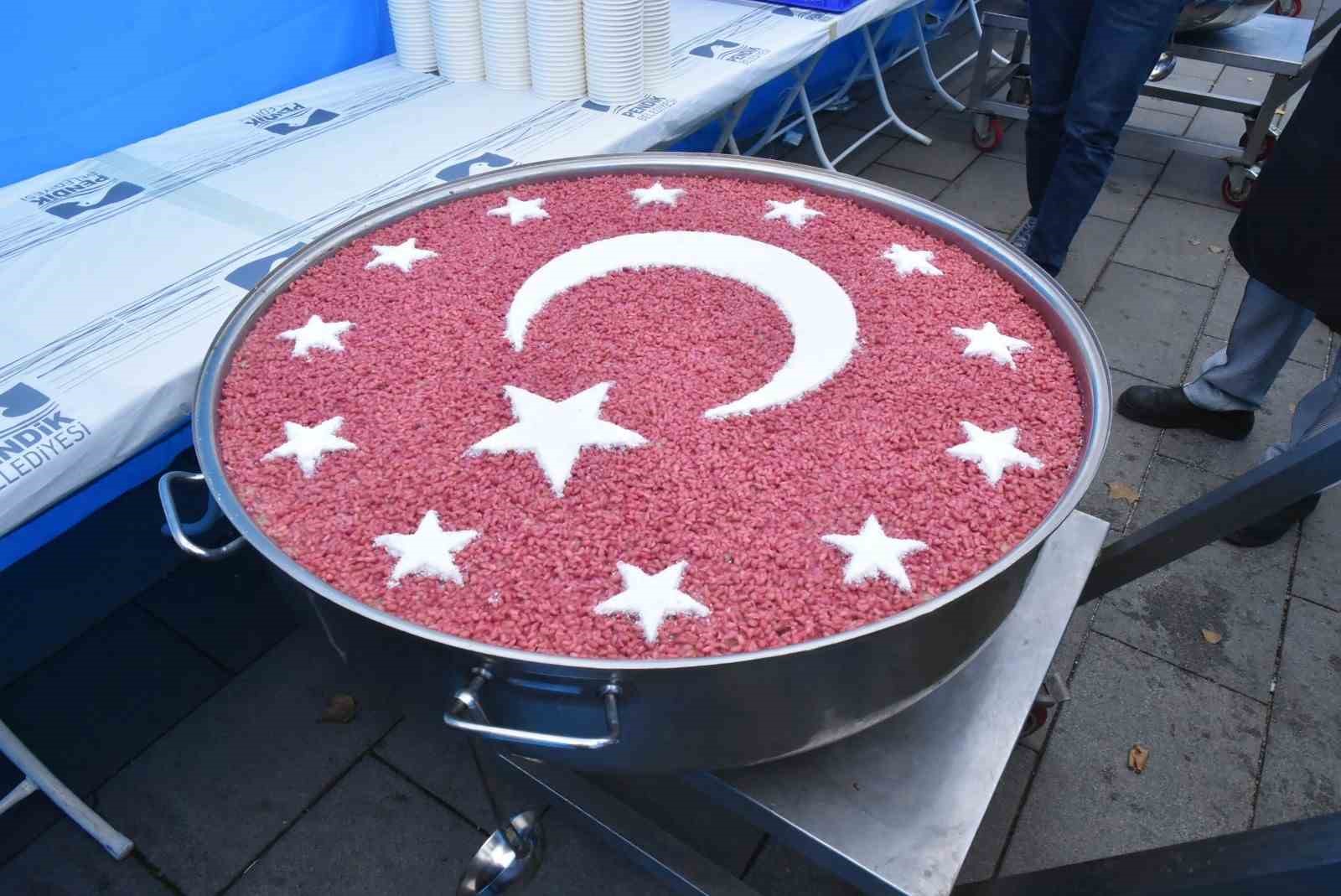 Pendik’te Muharrem ayı bereketi: 20 bin kişiye aşure ikram edildi