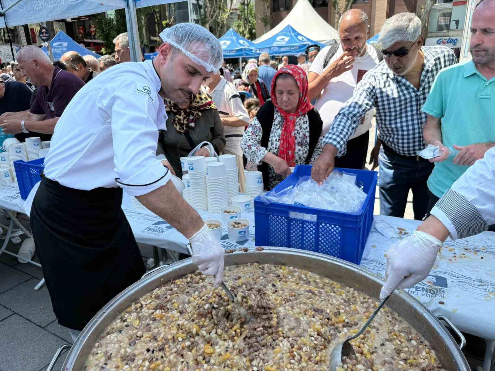 Pendik’te Muharrem ayı bereketi: 20 bin kişiye aşure ikram edildi