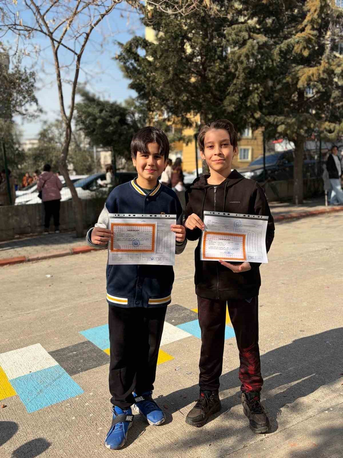 Ayser Çalık’taki saldırıda hayatını kaybeden öğrencilerin yarım kalan karneleri yürek burktu