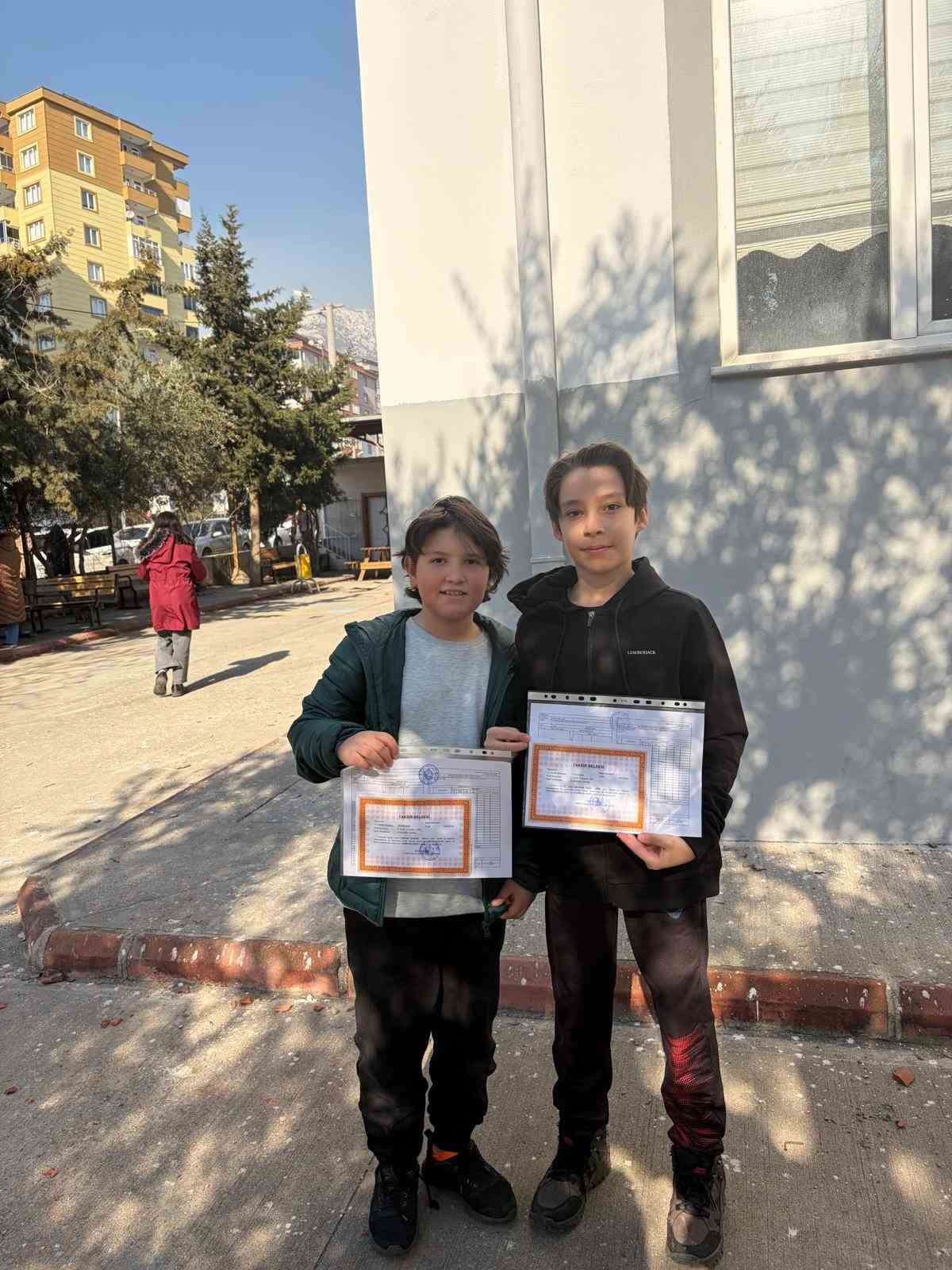 Ayser Çalık’taki saldırıda hayatını kaybeden öğrencilerin yarım kalan karneleri yürek burktu