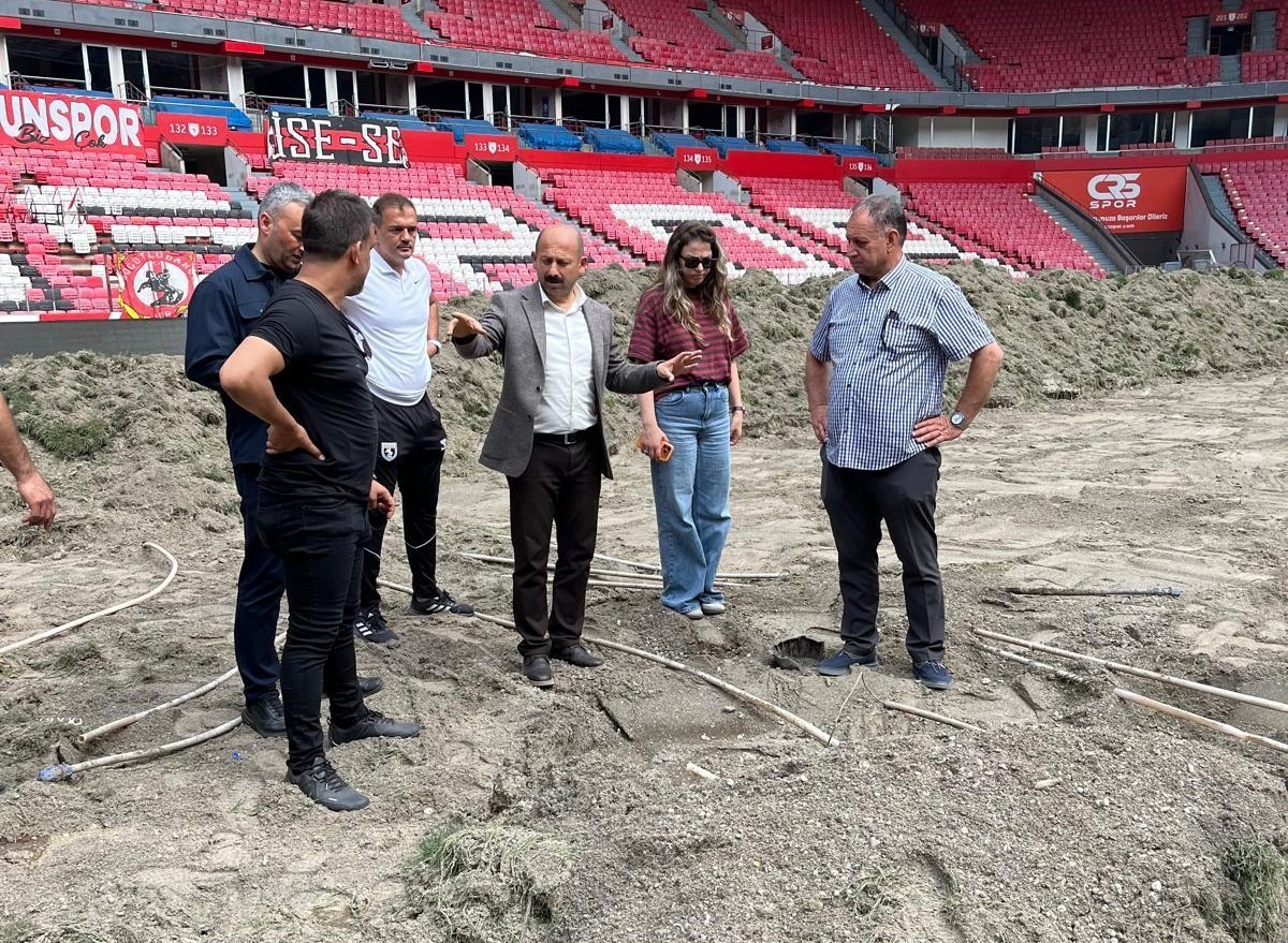 Samsun 19 Mayıs Stadı’nın zemini yeni sezona hazırlanıyor