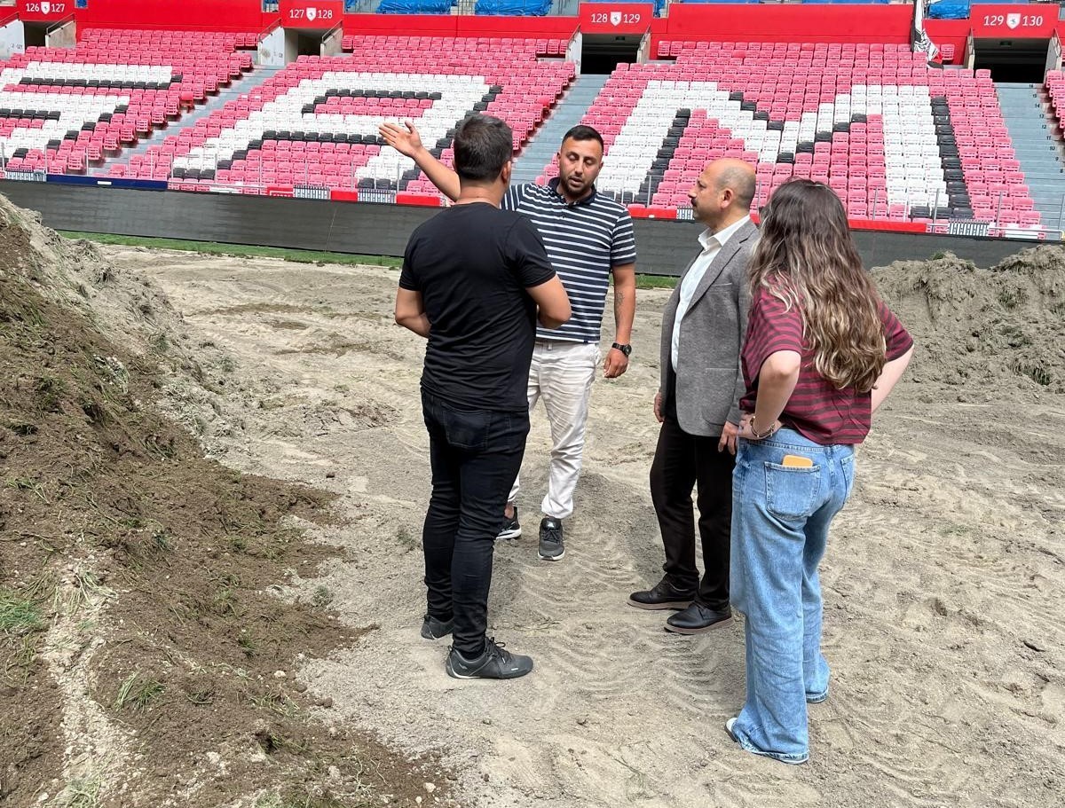 Samsun 19 Mayıs Stadı’nın zemini yeni sezona hazırlanıyor