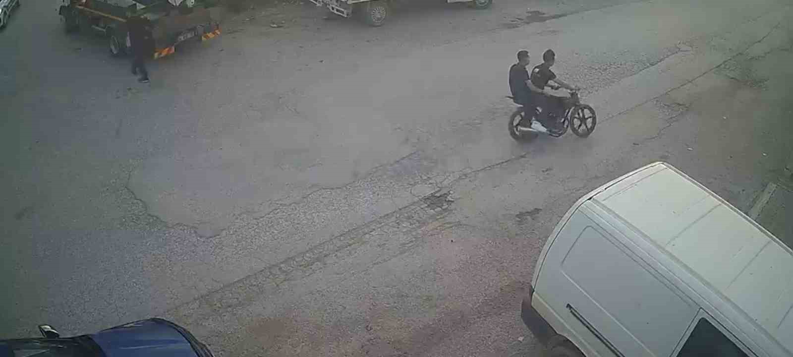 16 yaşındaki sürücü kazada yaralandı