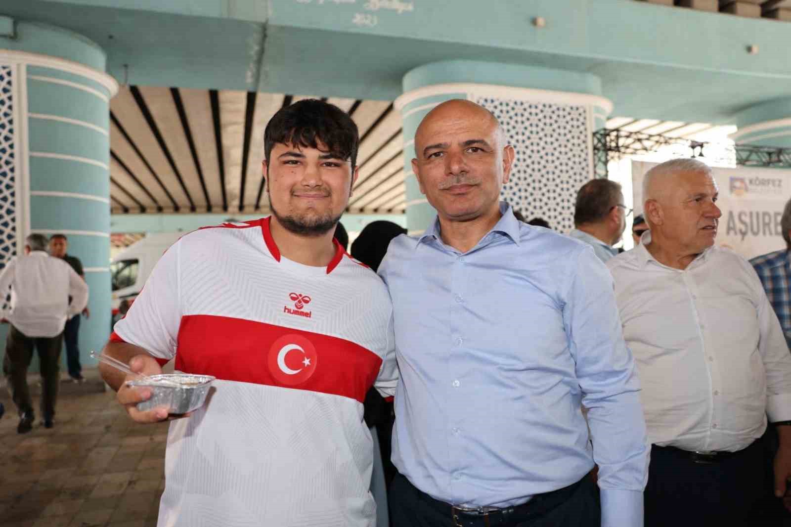 Körfez’de 4 bin kişilik aşure ikramı