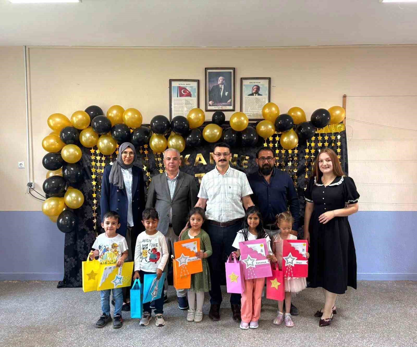 Emirdağ Tez İlkokulu’nda öğrenciler karne sevinci yaşadılar